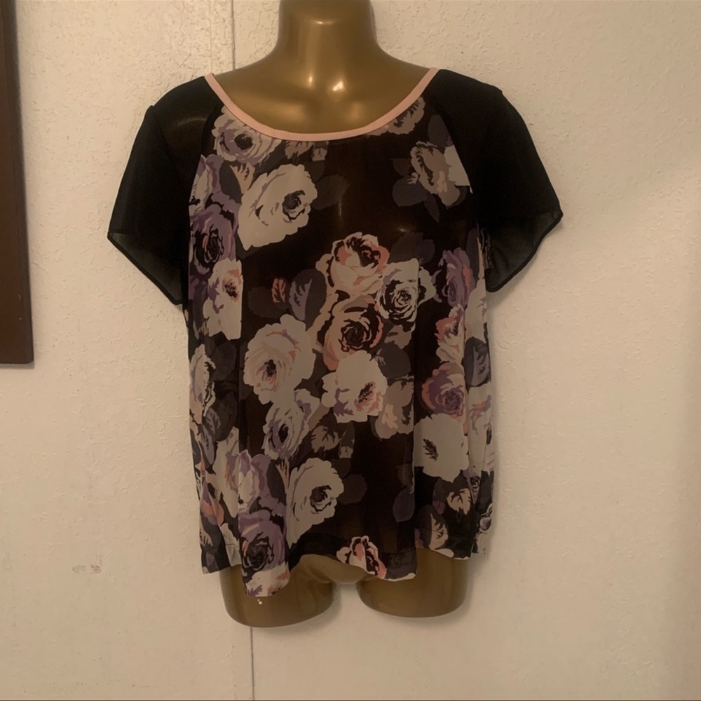 American eagle outfitters floral M top open back short sleeves floral blouse